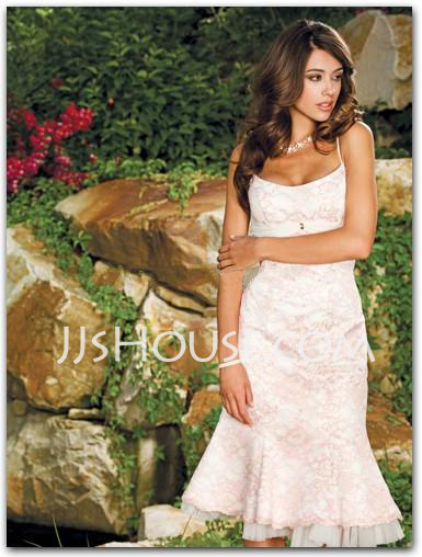 Graceful Sheath Scoop Neck Knee-Length Lace Bridesmaid Dress with Ruffle (007001036)