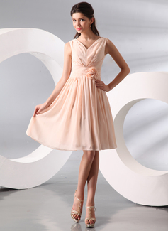 A-Line/Princess V-neck Knee-Length Chiffon Holiday Dress With Ruffle (020014095)