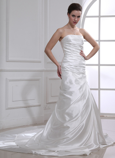 Sheath/Column Strapless Chapel Train Charmeuse Wedding Dress With Ruffle Lace (002012636)