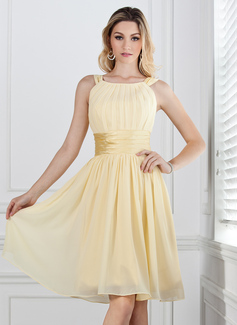 A-formet/Prinsesse Scoop Hals Knelengde Chiffon Charmuse Brudepikekjoler med Frynse (007004142)