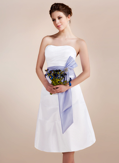 A-Line/Princess Sweetheart Knee-Length Taffeta Wedding Dress With Ruffle Sashes Crystal Brooch (002001583)