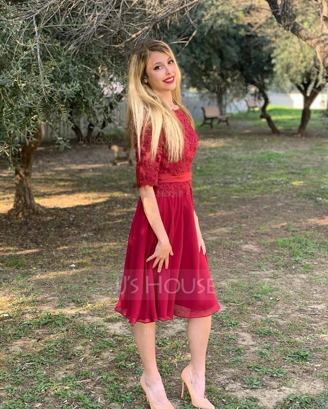 A-Line/Princess Scoop Neck Knee-Length Chiffon Cocktail Dress With Beading (016170892)