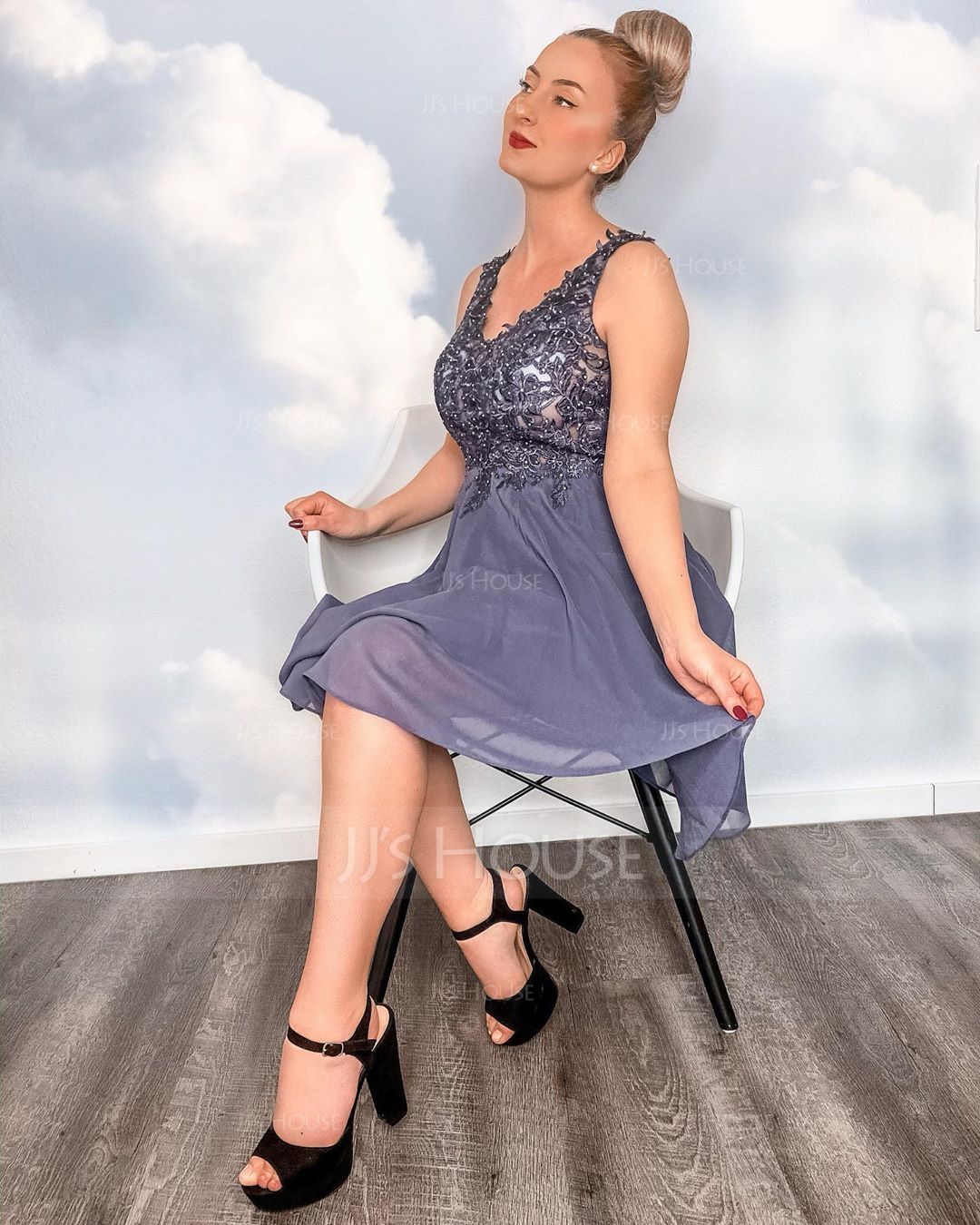Coupe Évasée Col V Longueur genou Mousseline Robe de soirée étudiante avec Brodé (022203156)