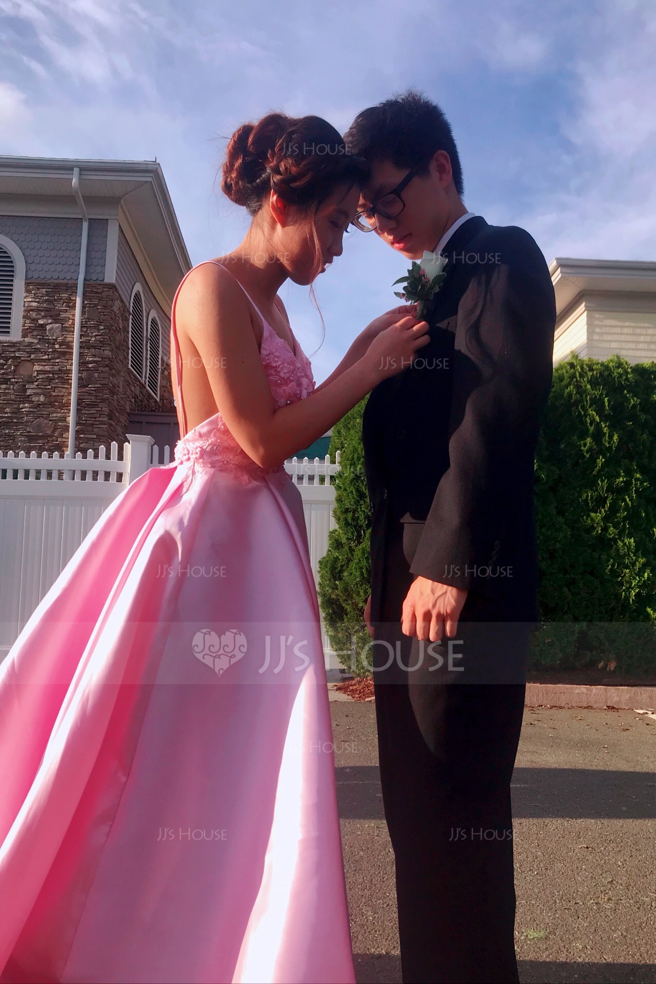A-Linie/Princess-Linie V-Ausschnitt Sweep/Pinsel zug Satin Abiballkleid mit Spitze Perlstickerei (018138345)
