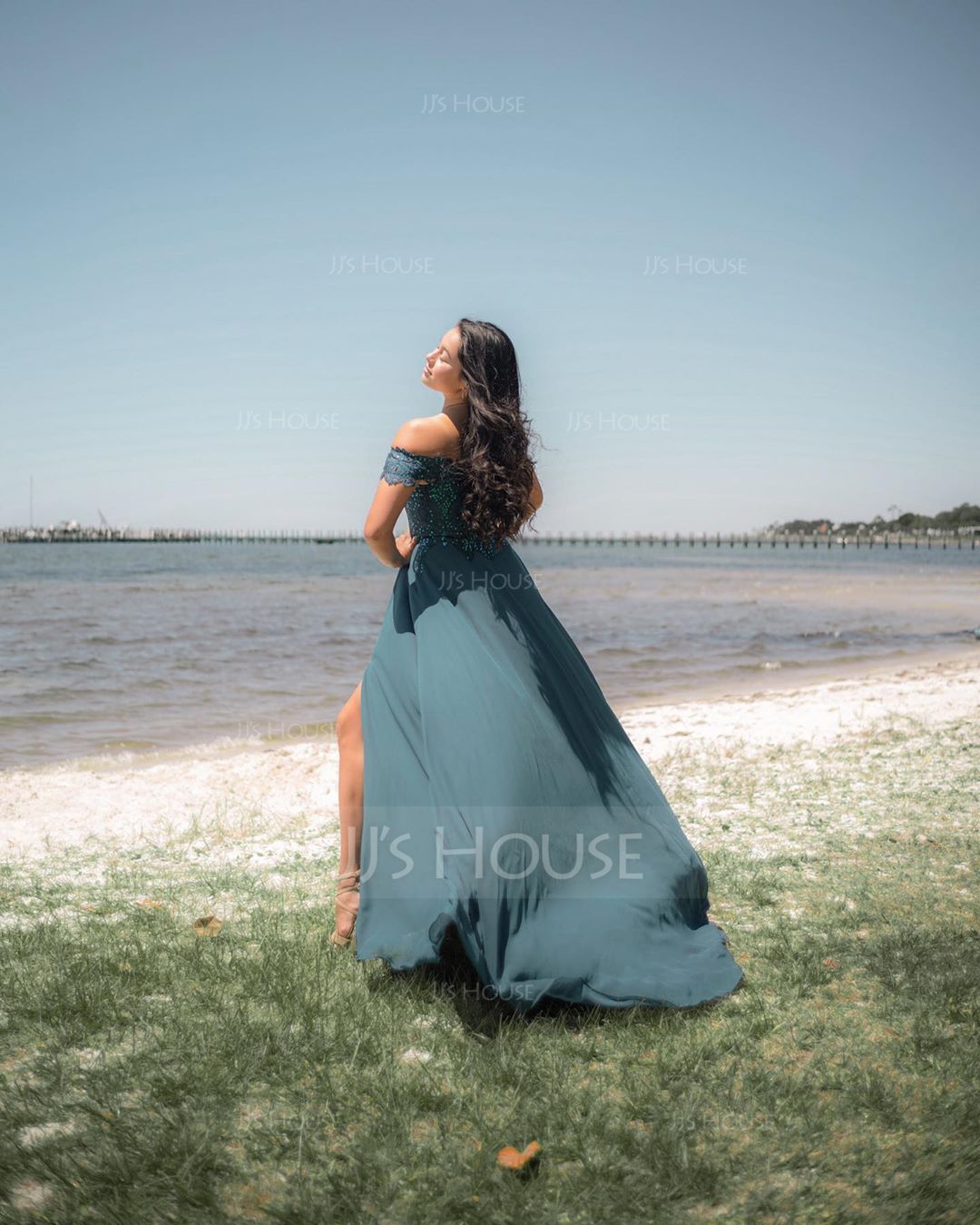 Coupe Évasée Hors-la-épaule Balayage/Pinceau train Mousseline Robe bal d'étudiant avec Paillettes Fendue devant (018186896)
