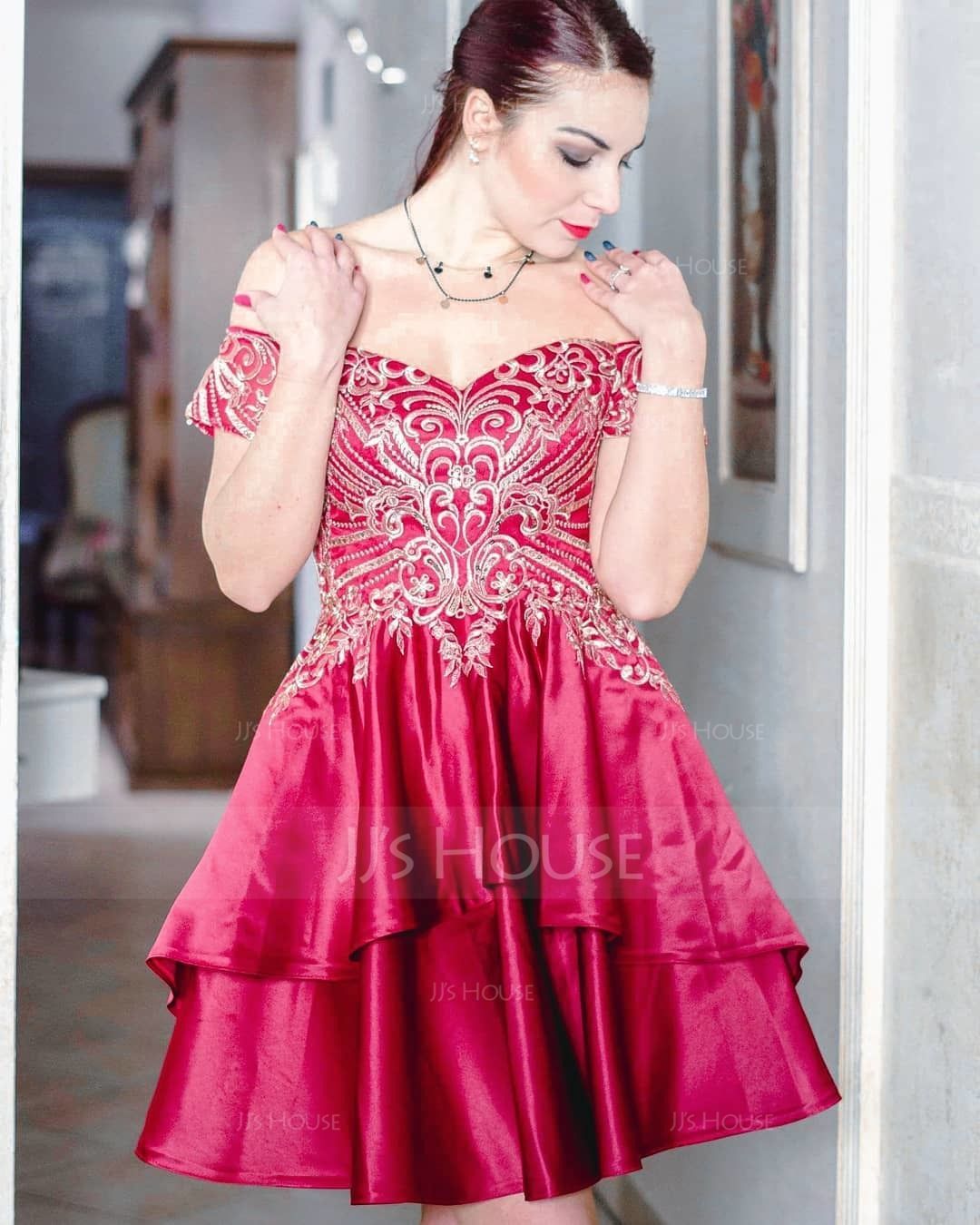A-Line Off-the-Shoulder Short/Mini Satin Homecoming Dress With Lace (022203126)