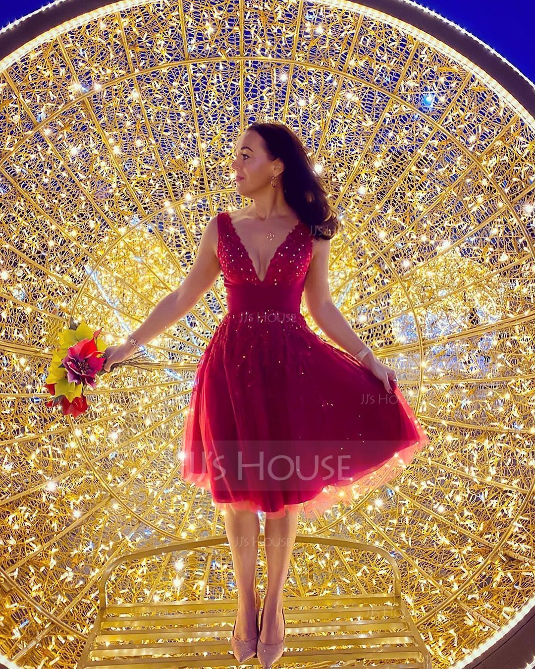 A-Line V-neck Knee-Length Tulle Homecoming Dress With Beading Sequins (022206740)