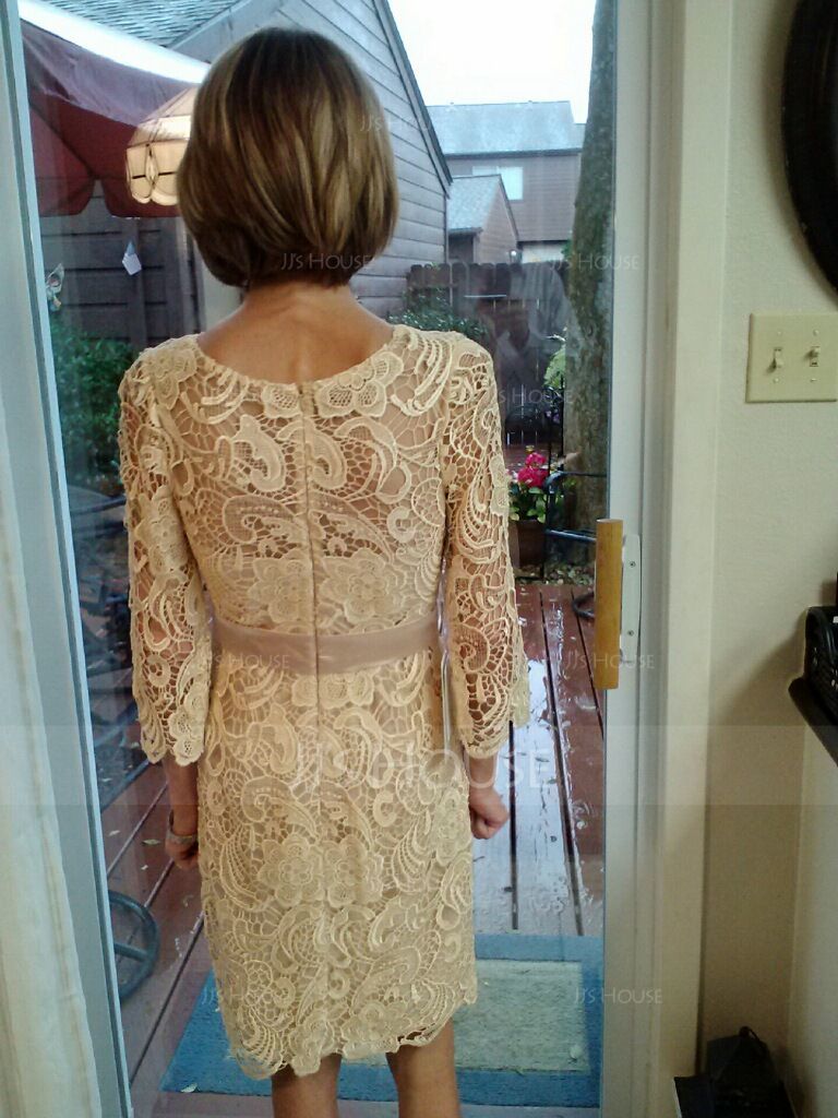 Sheath/Column Scoop Neck Knee-Length Lace Mother of the Bride Dress With Beading Flower(s) (008062563)